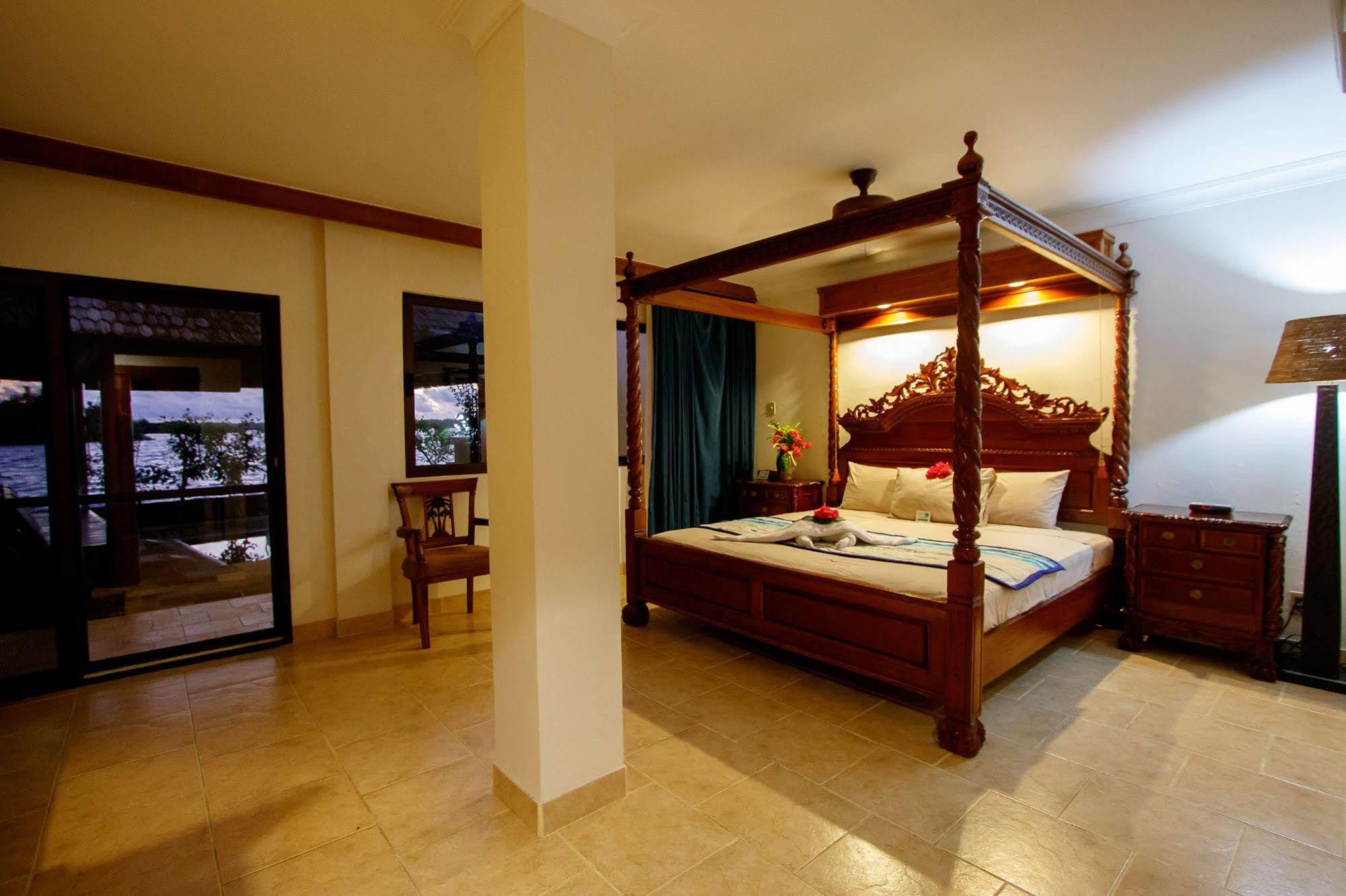 Manta Ray Bay Resort Colonia Luaran gambar
