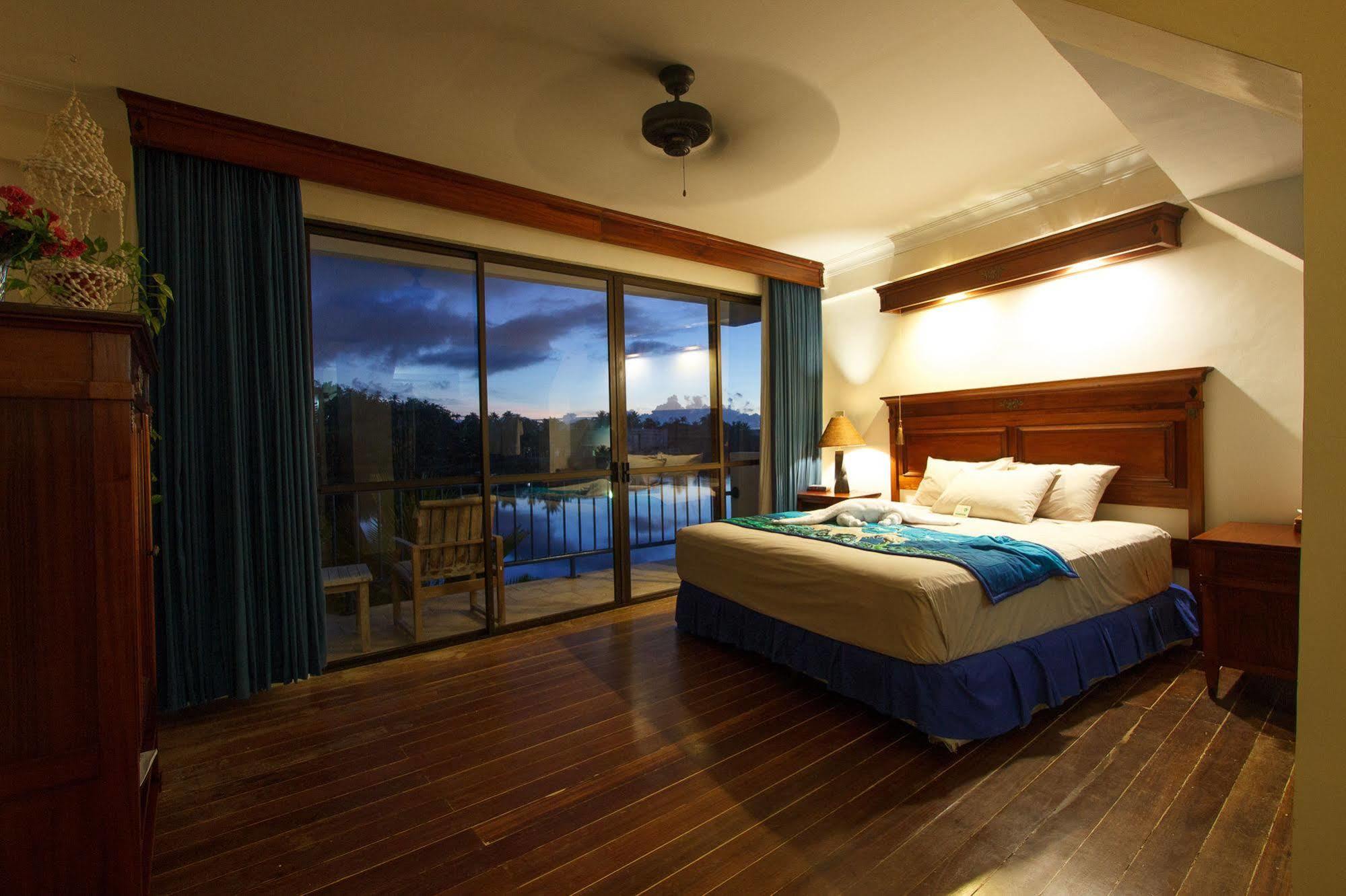 Manta Ray Bay Resort Colonia Luaran gambar