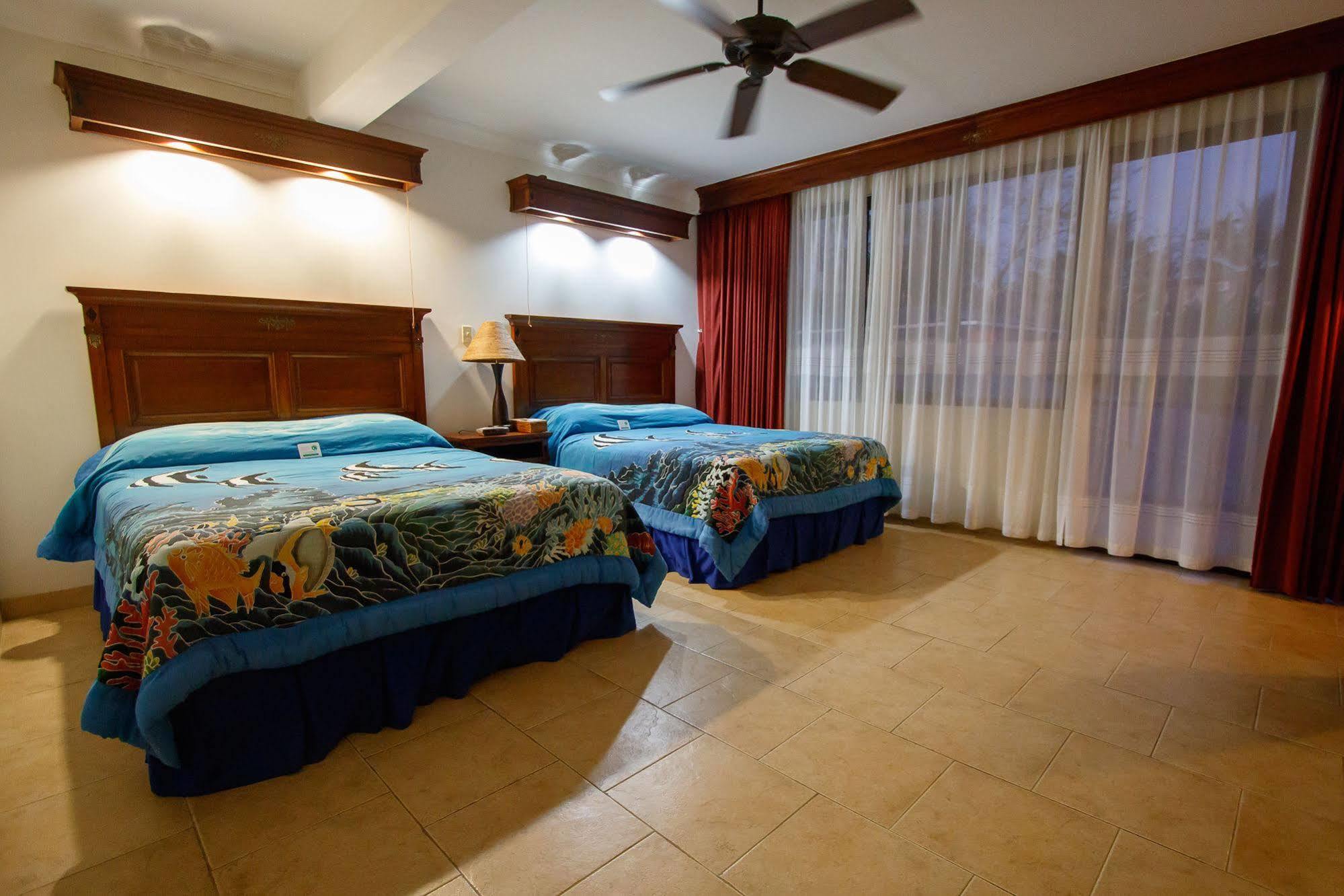 Manta Ray Bay Resort Colonia Luaran gambar