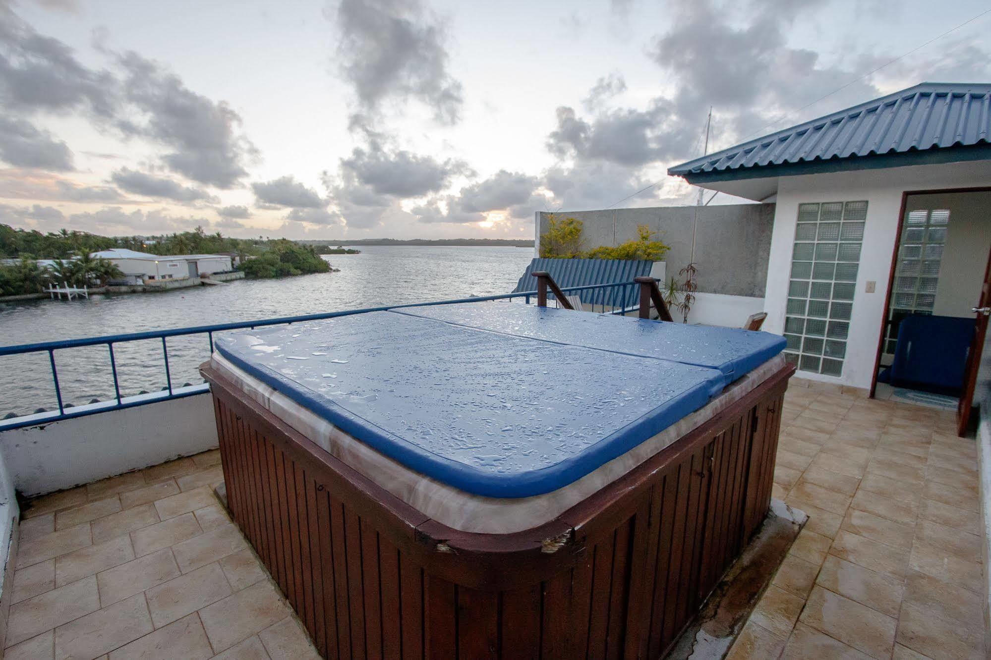 Manta Ray Bay Resort Colonia Luaran gambar